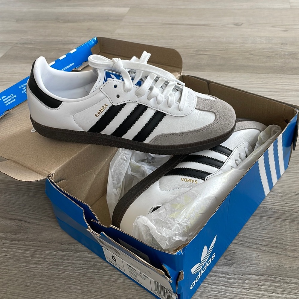 NEVER WORN ADIDAS SAMBAS